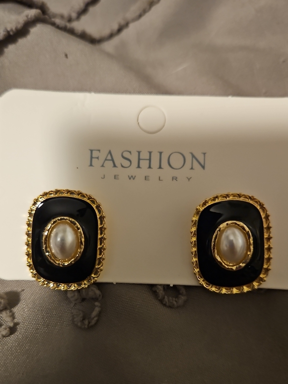 BRAND NEW ** Jewelry Black and Gold Pearl-Accent Clip-On Earrings